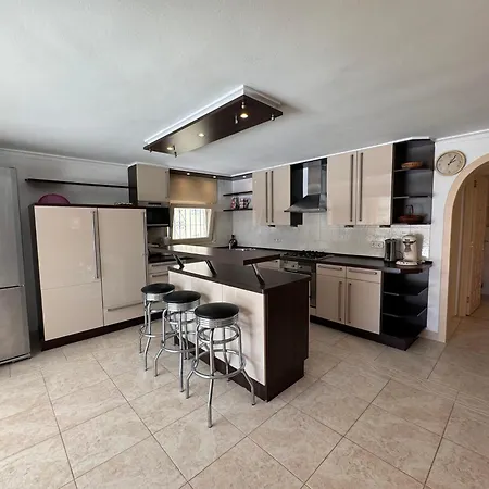 Treveris Whole 酒店